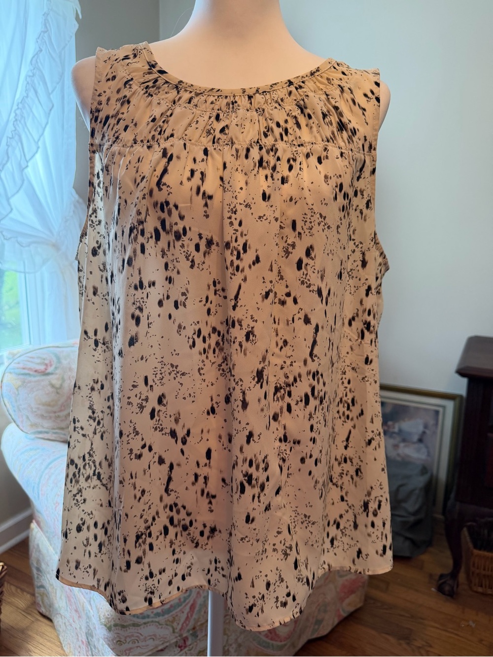 Simply Vera Sleeveless Beige and Black Printed Blouse